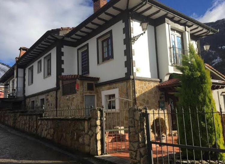 Hotel Restaurante La Carasca Orlé Dış mekan fotoğraf