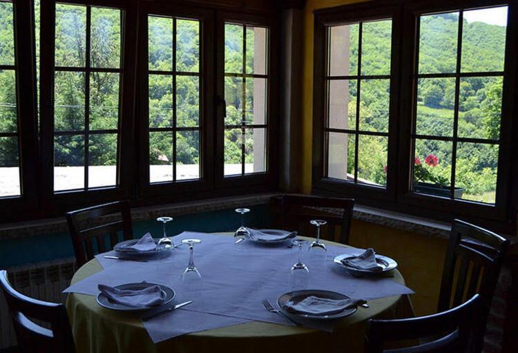 Hotel Restaurante La Carasca Orlé Dış mekan fotoğraf
