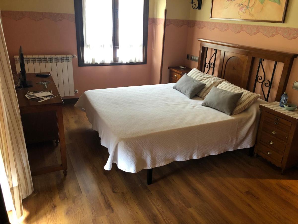 Hotel Restaurante La Carasca Orlé Dış mekan fotoğraf