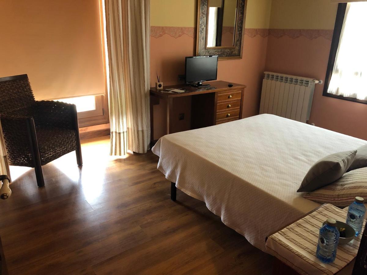 Hotel Restaurante La Carasca Orlé Dış mekan fotoğraf