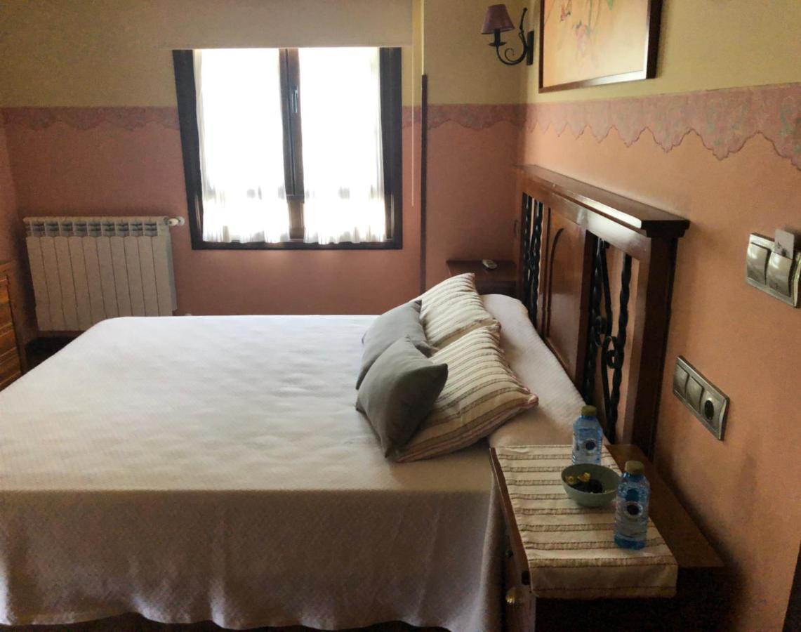 Hotel Restaurante La Carasca Orlé Dış mekan fotoğraf